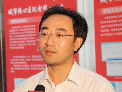 天津城南供電分公司運(yùn)維檢修部副主任周仁接受人民網(wǎng)天津視窗采訪。（攝影：崔新耀）