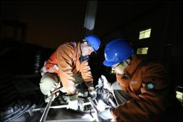 無(wú)錫公司凌晨搶修保電網(wǎng)