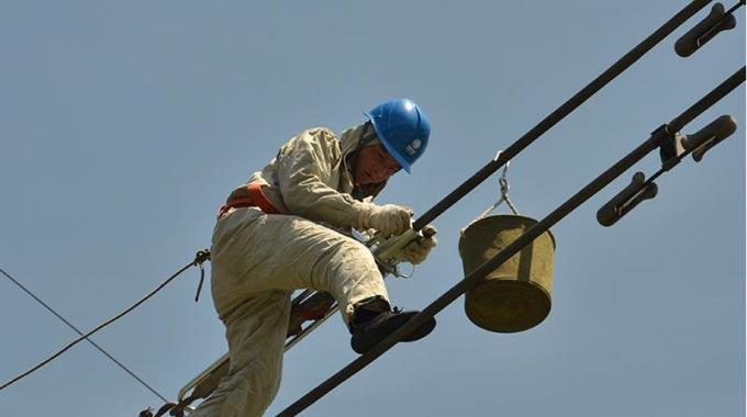 供電公司：成功研發(fā)耐張導(dǎo)線壓接管新型防護(hù)金具