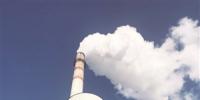 供熱大煙囪不冒煙冒水蒸氣 東南<font color=