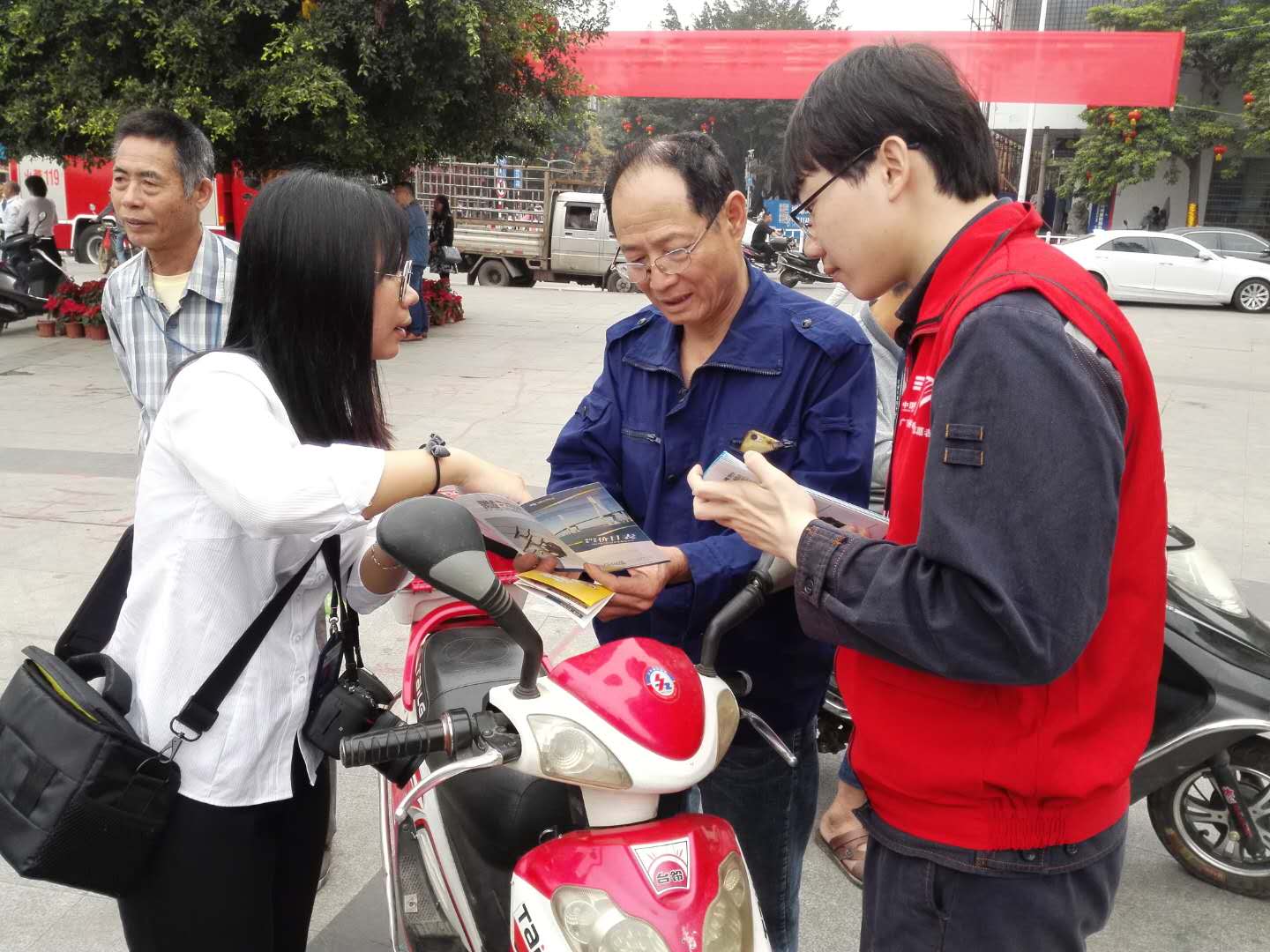 湛江遂溪供電局弘揚(yáng)雷鋒精神