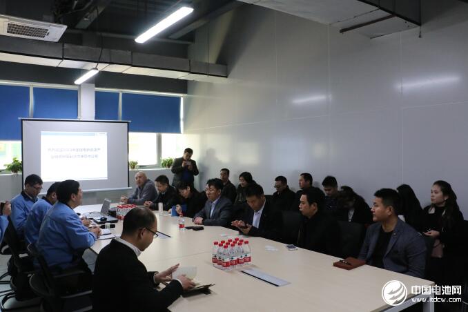 中國(guó)鋰電新能源產(chǎn)業(yè)鏈調(diào)研團(tuán)一行與蘇州力神相關(guān)領(lǐng)導(dǎo)交流、座談