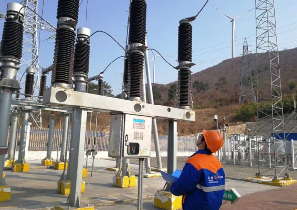 堅(jiān)守在春節(jié)保電戰(zhàn)線(xiàn)上的“風(fēng)電郎”