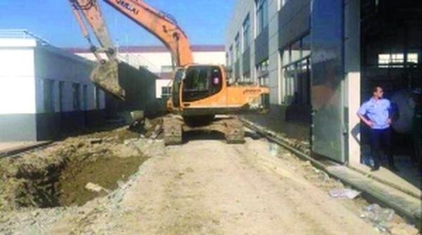 常州一工業(yè)園填埋化工廢料被舉報(bào)，相關(guān)嫌疑人已刑拘審查