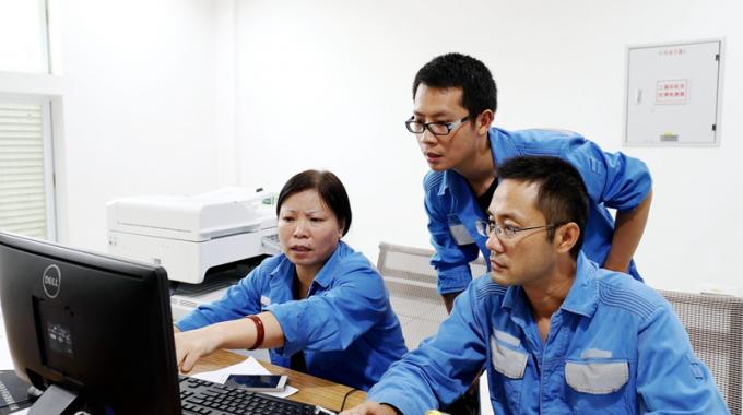 興義供電局相關(guān)部門克服任務(wù)重、工期緊、自然環(huán)境惡劣等難題，確保了110千伏花月變順利投運。